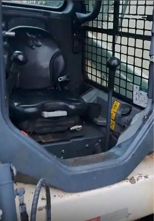 Minicarregadeira Bobcat S450 ano 2021, com 5790 horas, ar condicionado, em MG - Foto 3