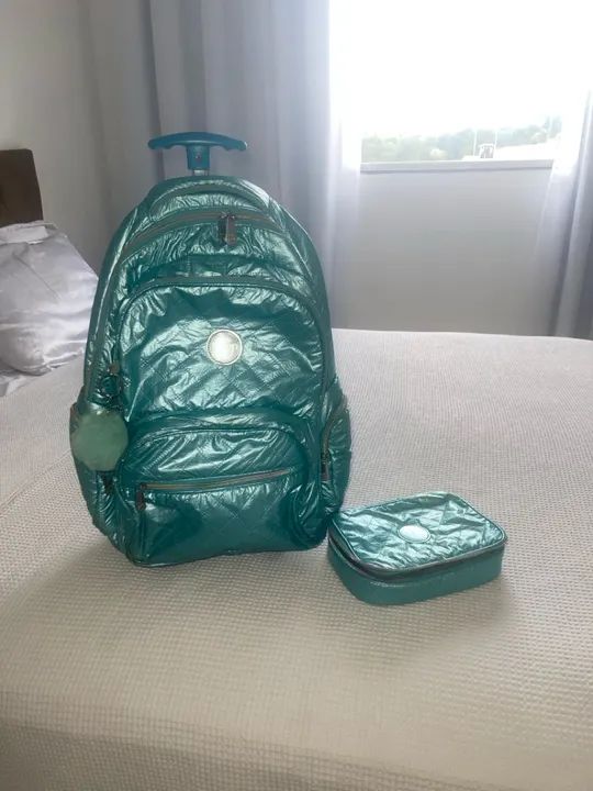 Mochila de rodinha com estojo