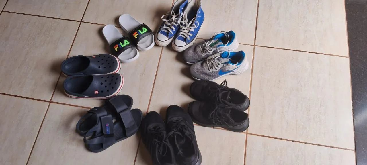 Kit com 7 pares de calçados para crianças