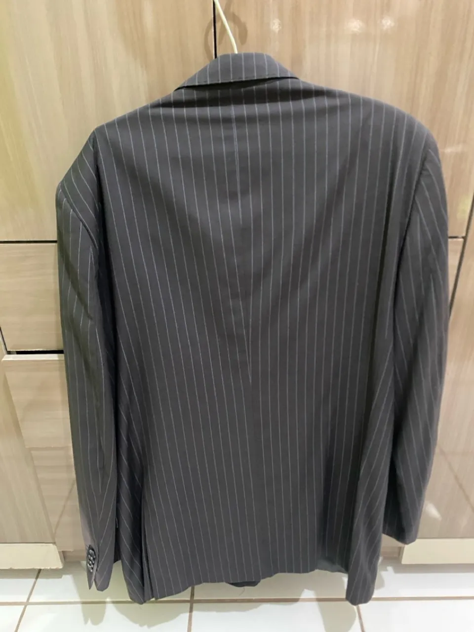 Blazer cinza com risca de giz