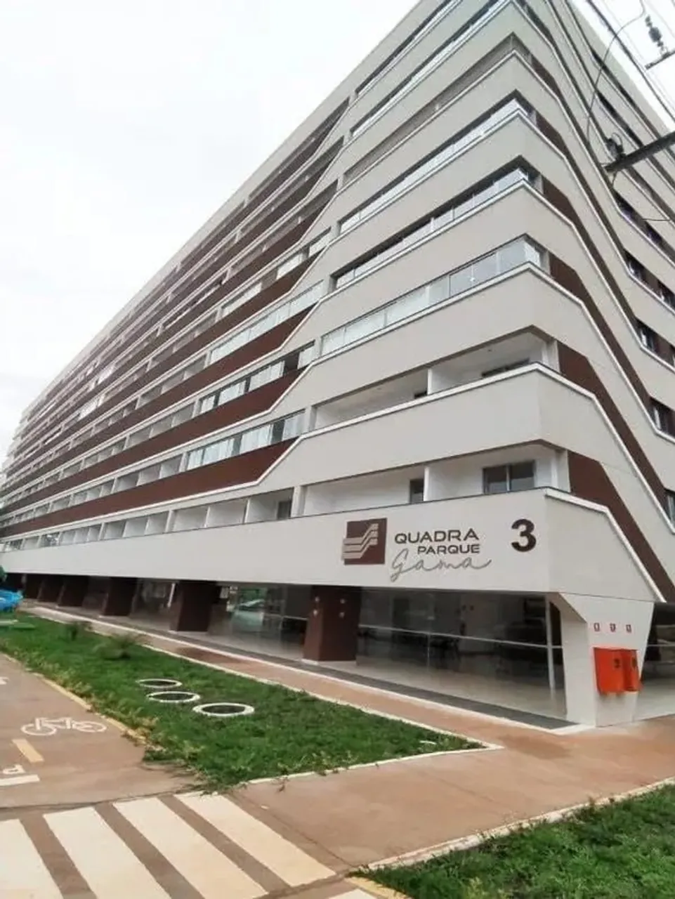 Aluga se apartamento de 2 quartos com suíte/ Quadra parque gama central