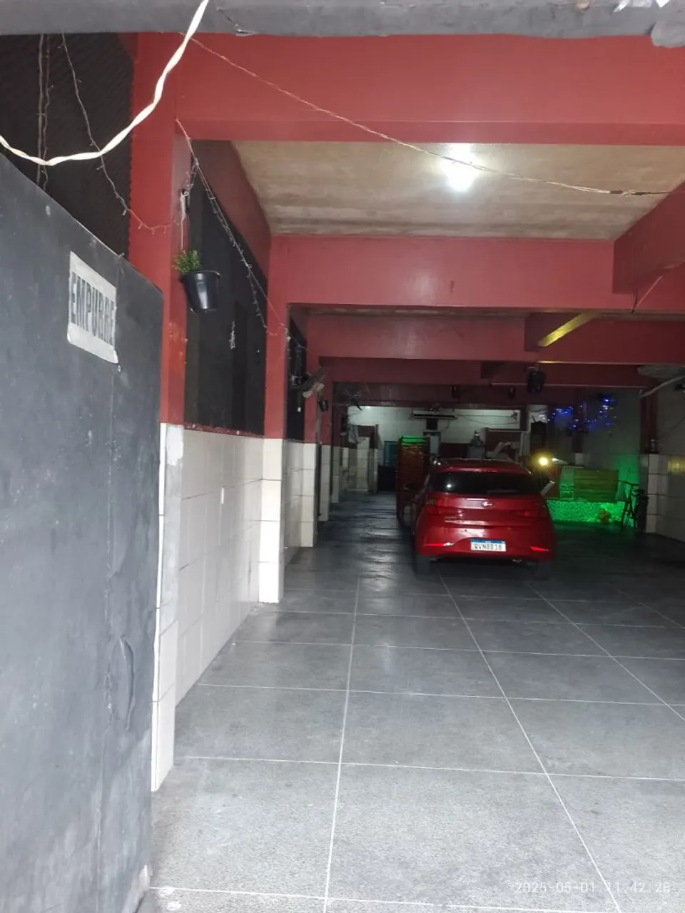 Aluga-se ótimo ponto comercial.