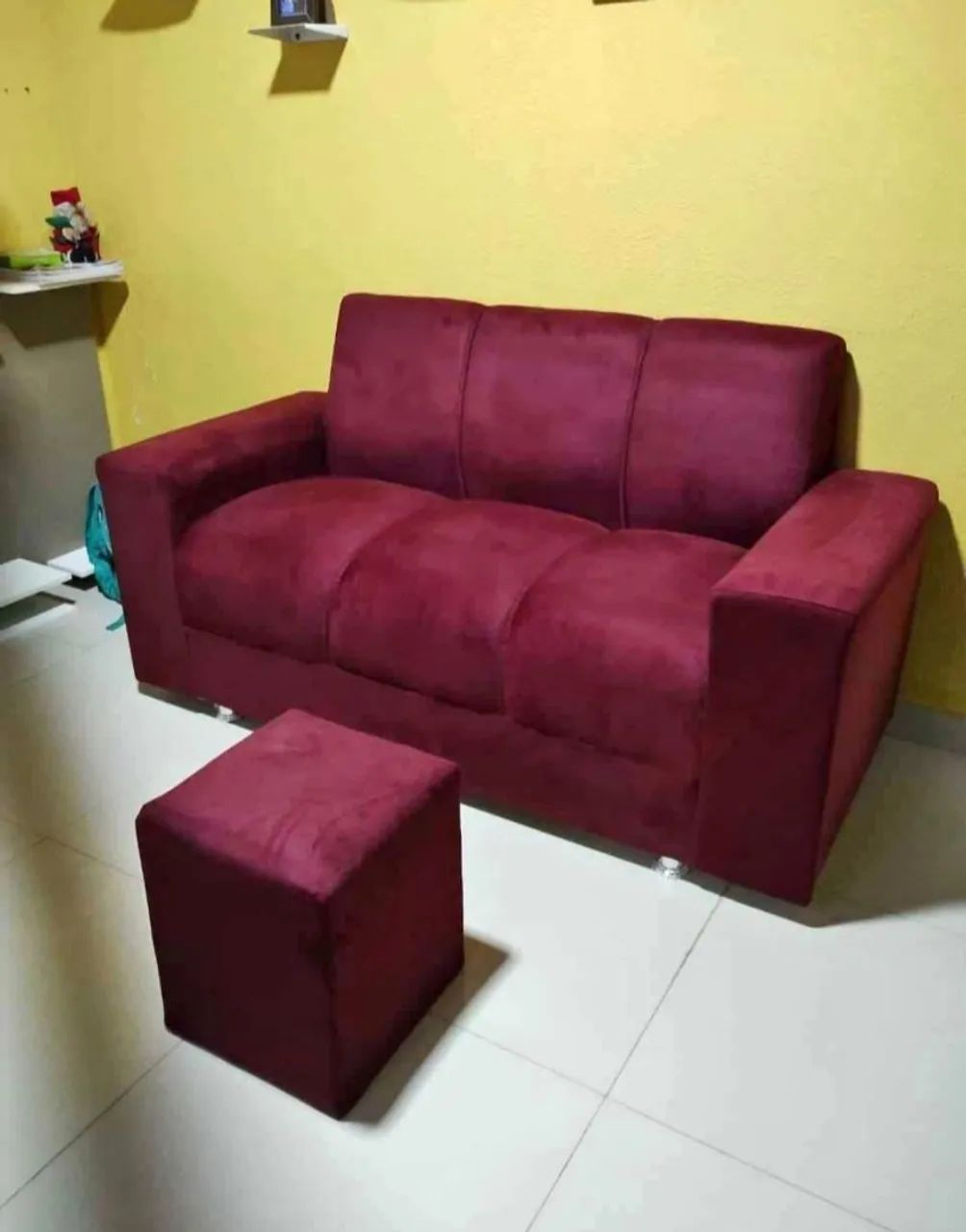 Sofá simples 3 lugares com puff 500$  - Foto 5