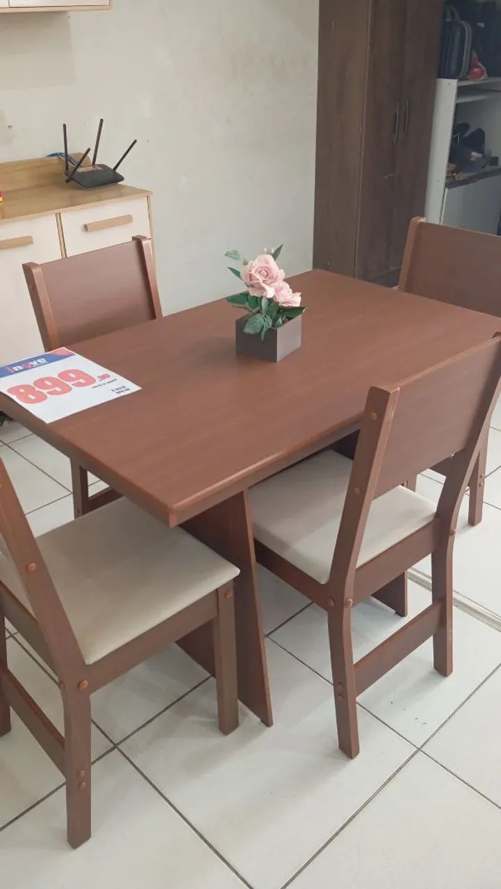 Mesa de Jantar com 4 Cadeiras - Amadeirada