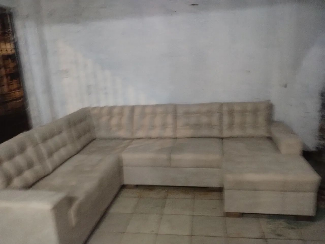 Sofá de canto cheiser grande e confortável