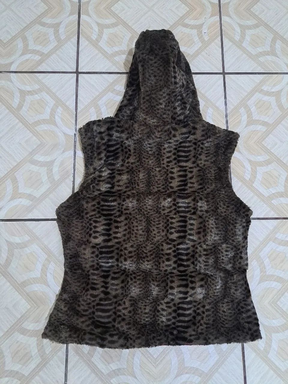 Colete de frio Feminino com Capuz Dupla Face  - Foto 4