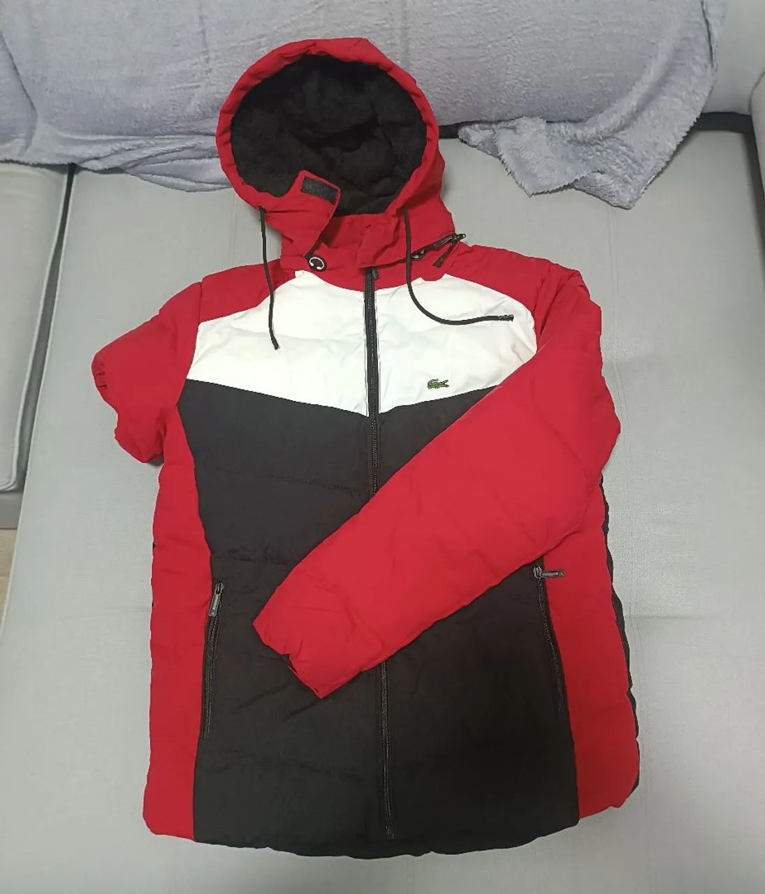 Jaqueta bobojaco forrado com pelinhos e capuz (removível) Roupas