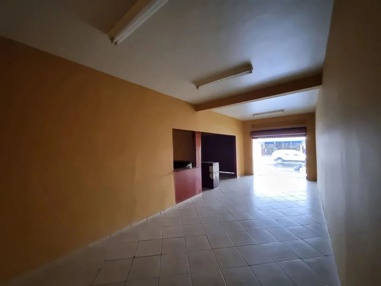 Sobrado comercial com uma loja em baixo 4 salas em cima e uma casa de 2 dormitórios à vend - Foto 3