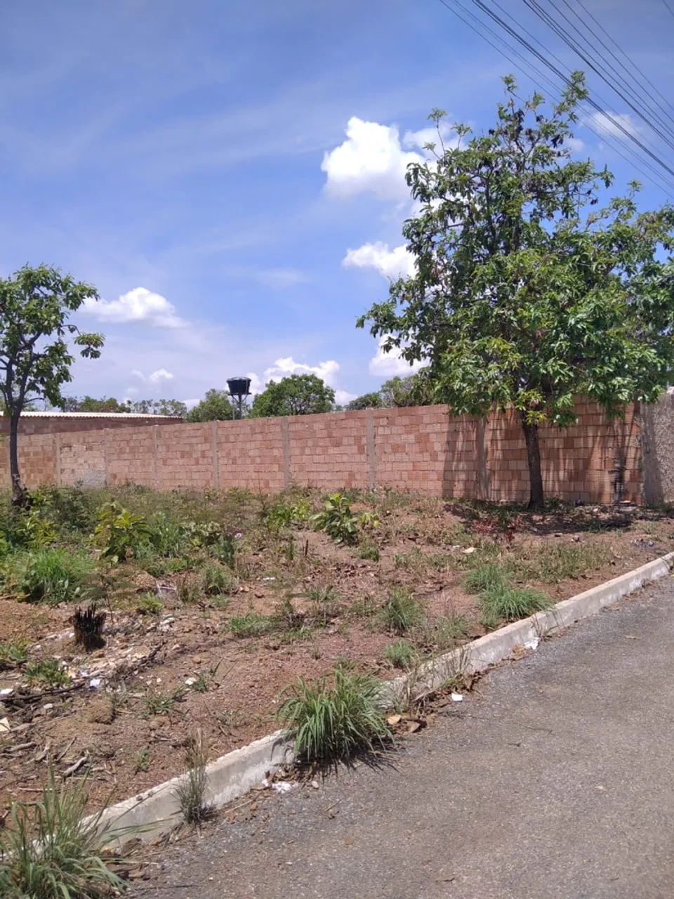 LOTE SITUADO NO LOTEAMENTO LUZÍLIA PARQUE, LUZIÂNIA/GO.