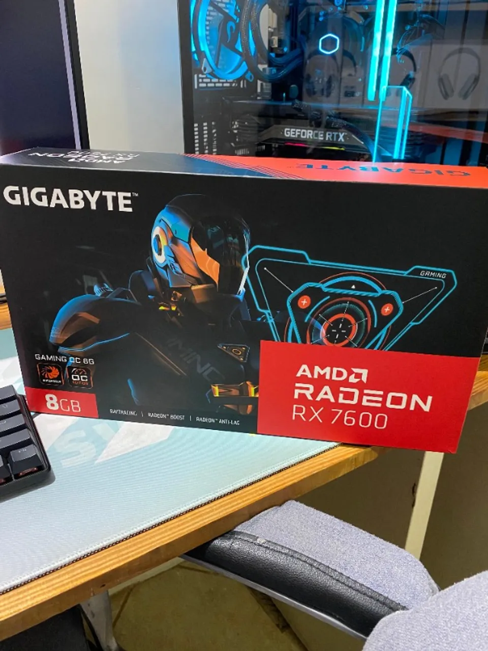 Placa De Vídeo Gigabyte AMD Radeon RX 7600 Gaming OC 8GB