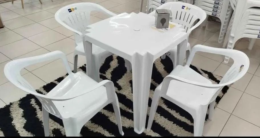 Conjunto de mesa e cadeiras de plástico Tramontina. Produto novo!!!  - Foto 3
