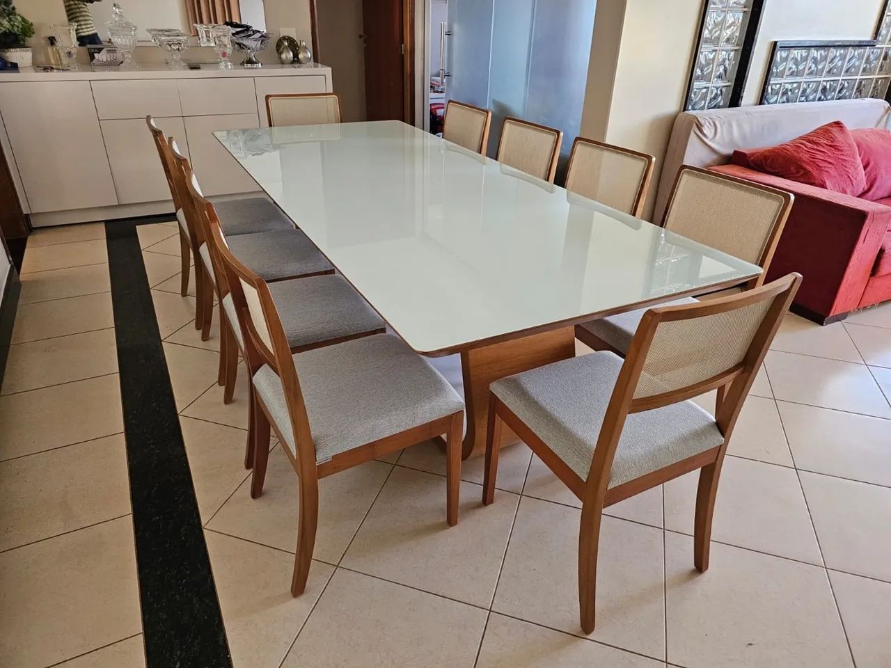 Mesa de jantar moderna com design elegante de madeira  - Foto 3