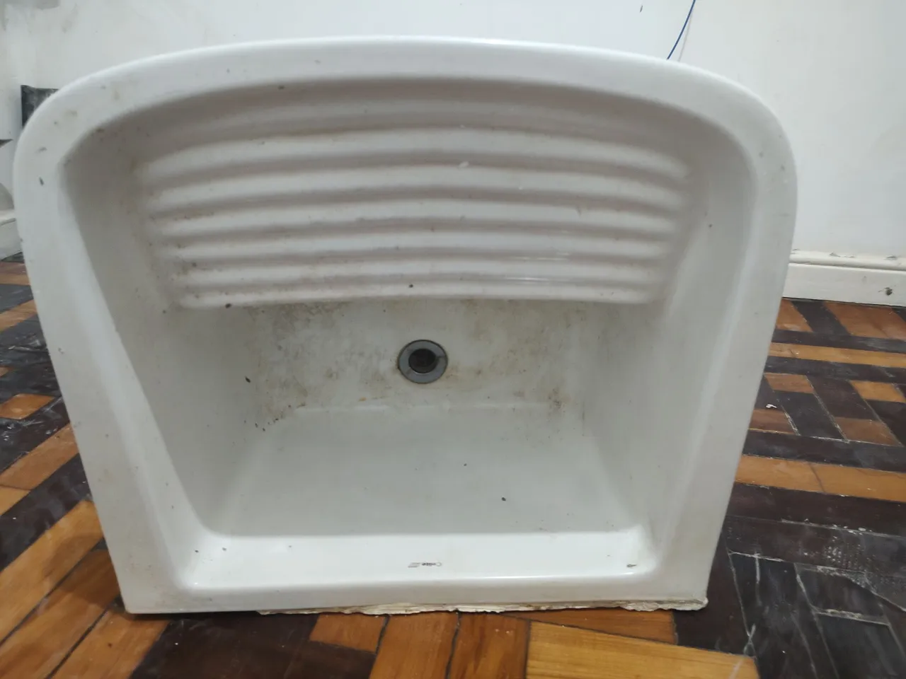 Vendo Tanque Semi novo Celite de louça