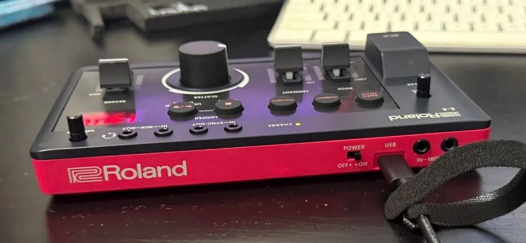 Roland E-4 - O Pedal de Voz mais insano que você vai ver aqui - Foto 3