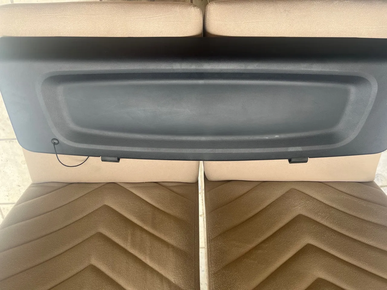 Tampão porta mala Fiat mobi original