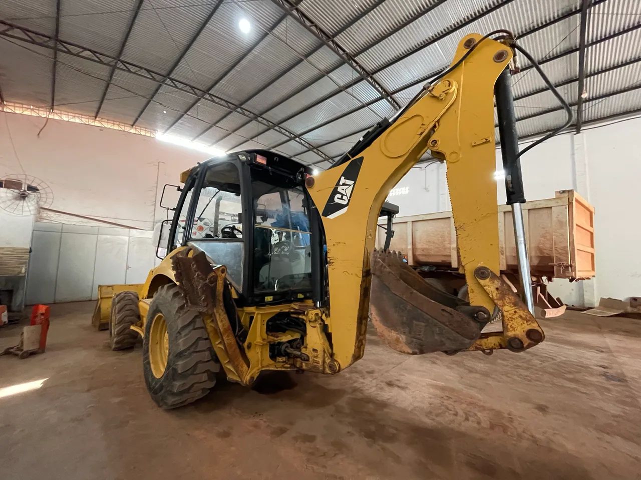 Retroescavadeira Caterpillar 416E 4x4 2013 - Foto 4