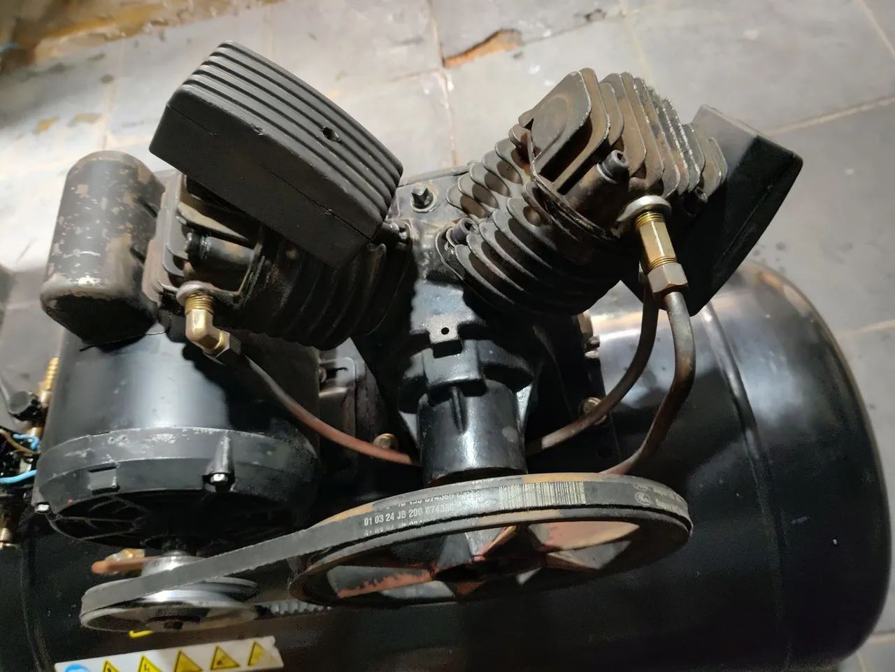 Compressor de Ar Schulz Pro CSV 10/110 10 pés 100 Litros - 110/220v Monofásico - Foto 2