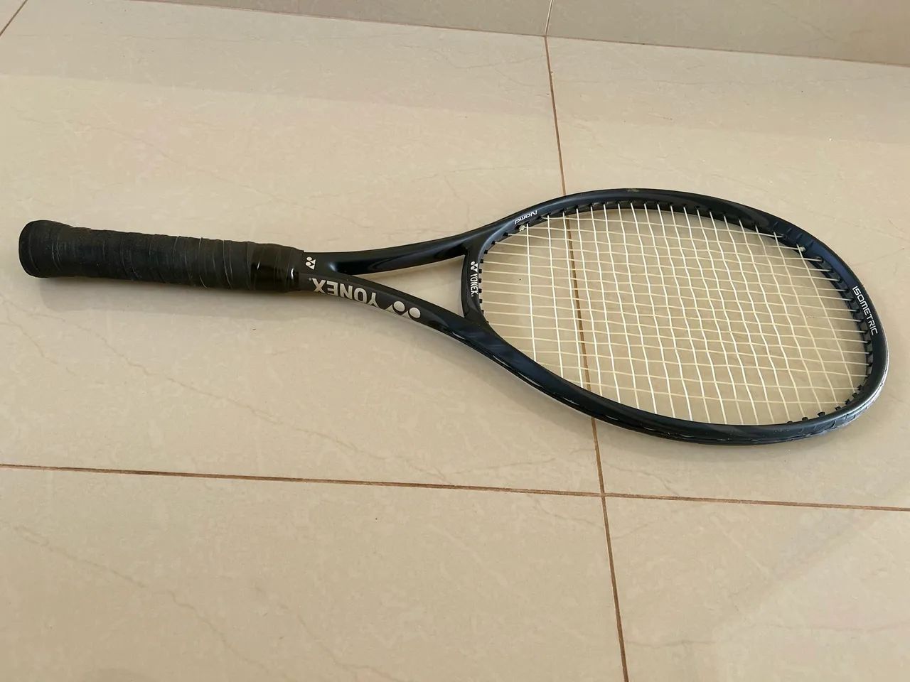 Raquete de Tênis Yonex VCore 98 305g L3 Galaxy Black Edição