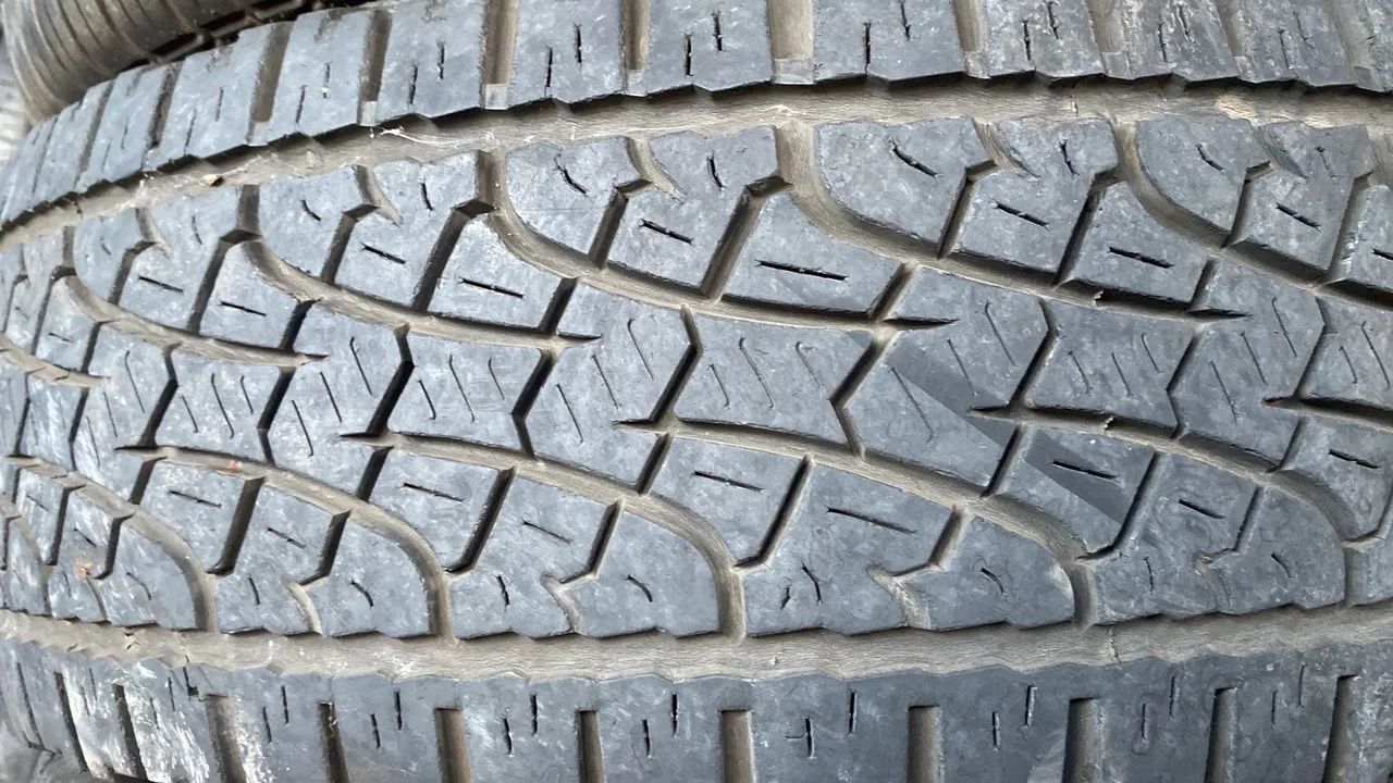 4 pneus 255/75/15 pirelli Scorpion 