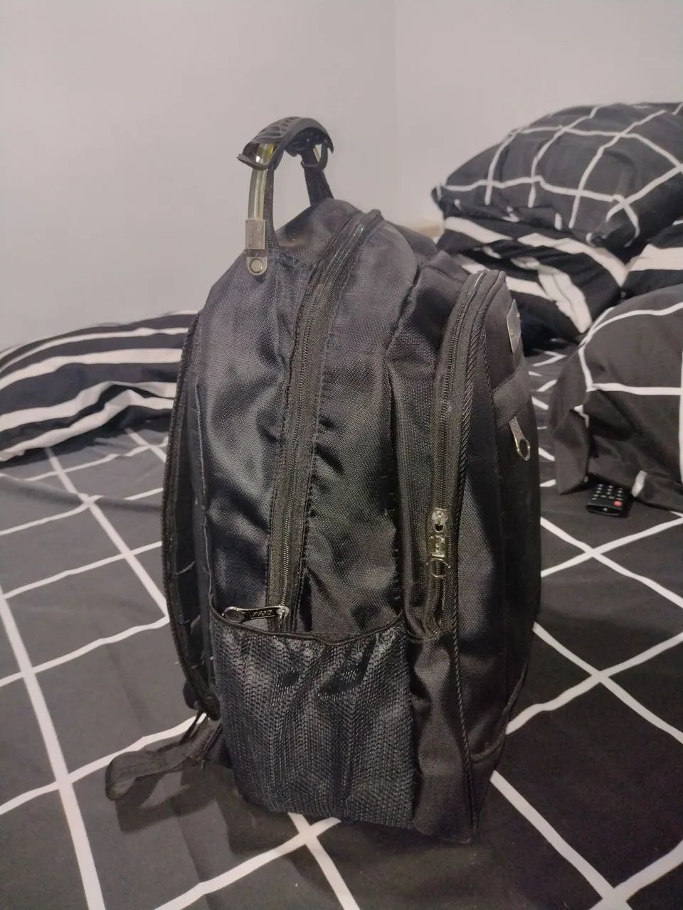 Mochila preta usada  - Foto 5