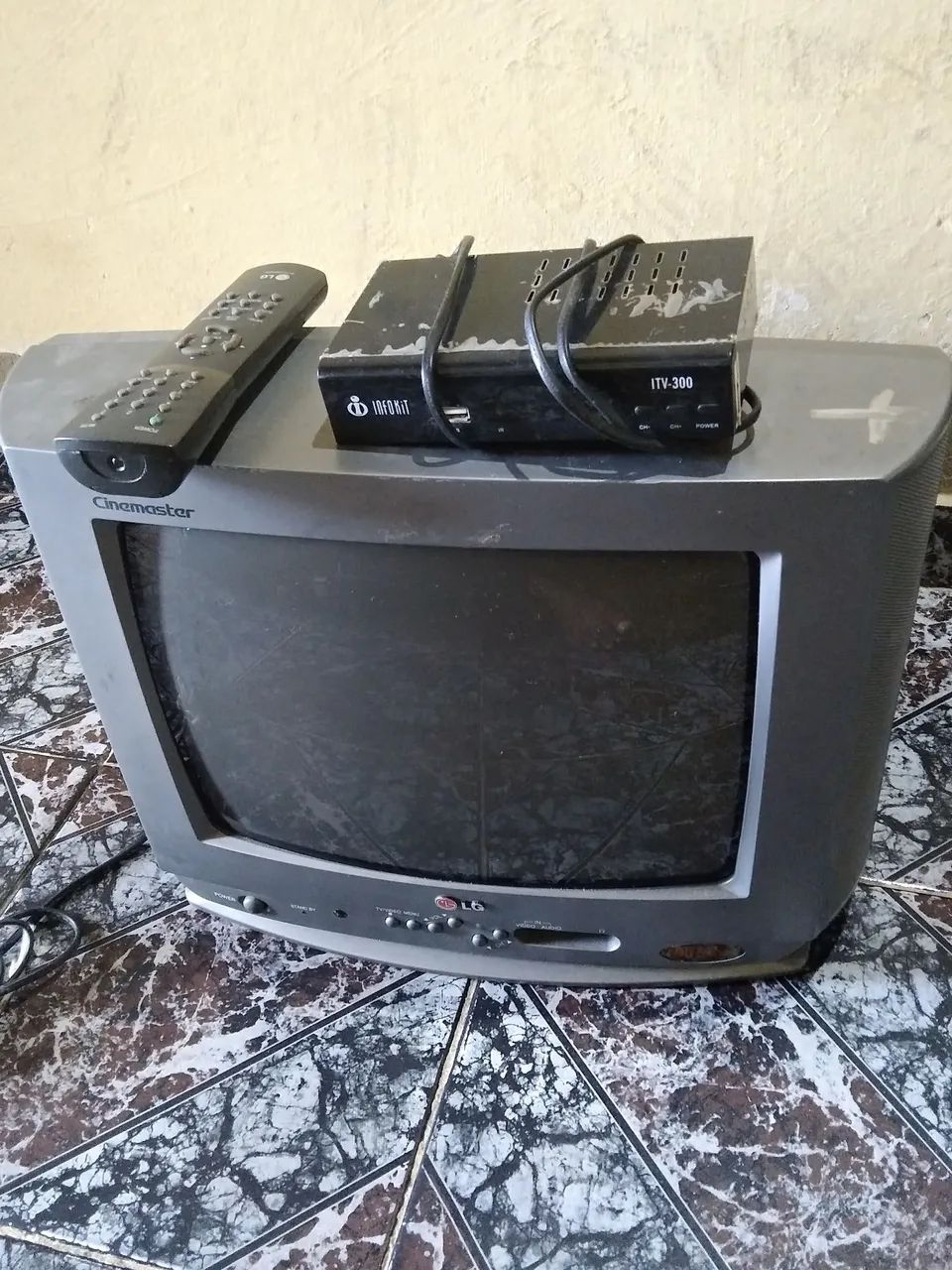 Vendo uma tv LG de 14 polegadas 