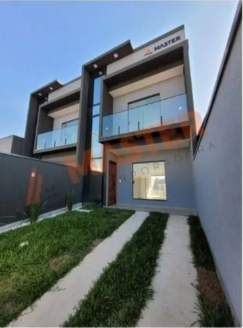 Lindo Geminado com área gourmet com piscina em Alvenaria