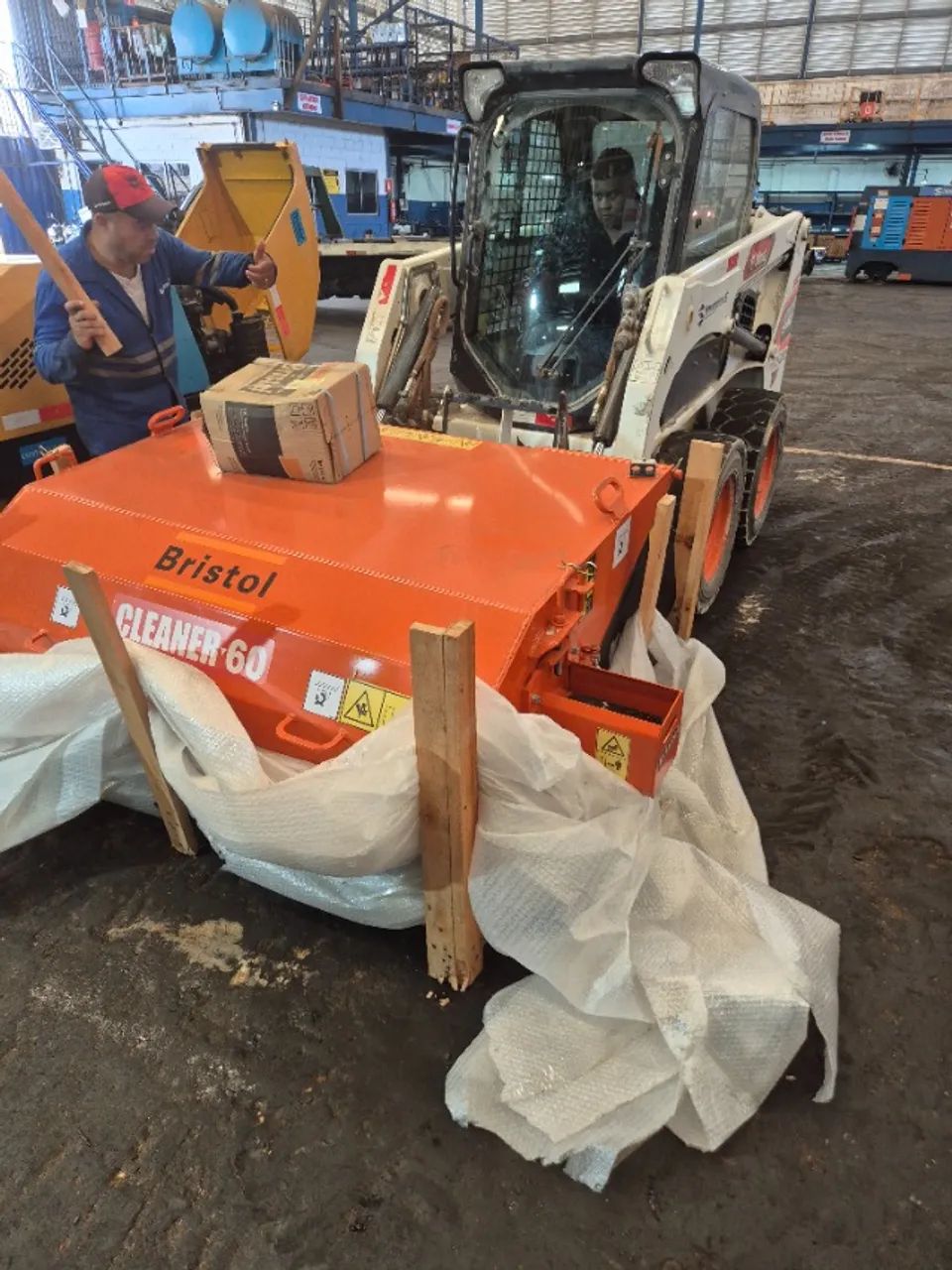 Vassoura recolhedora para mini carregadeira  - Foto 4