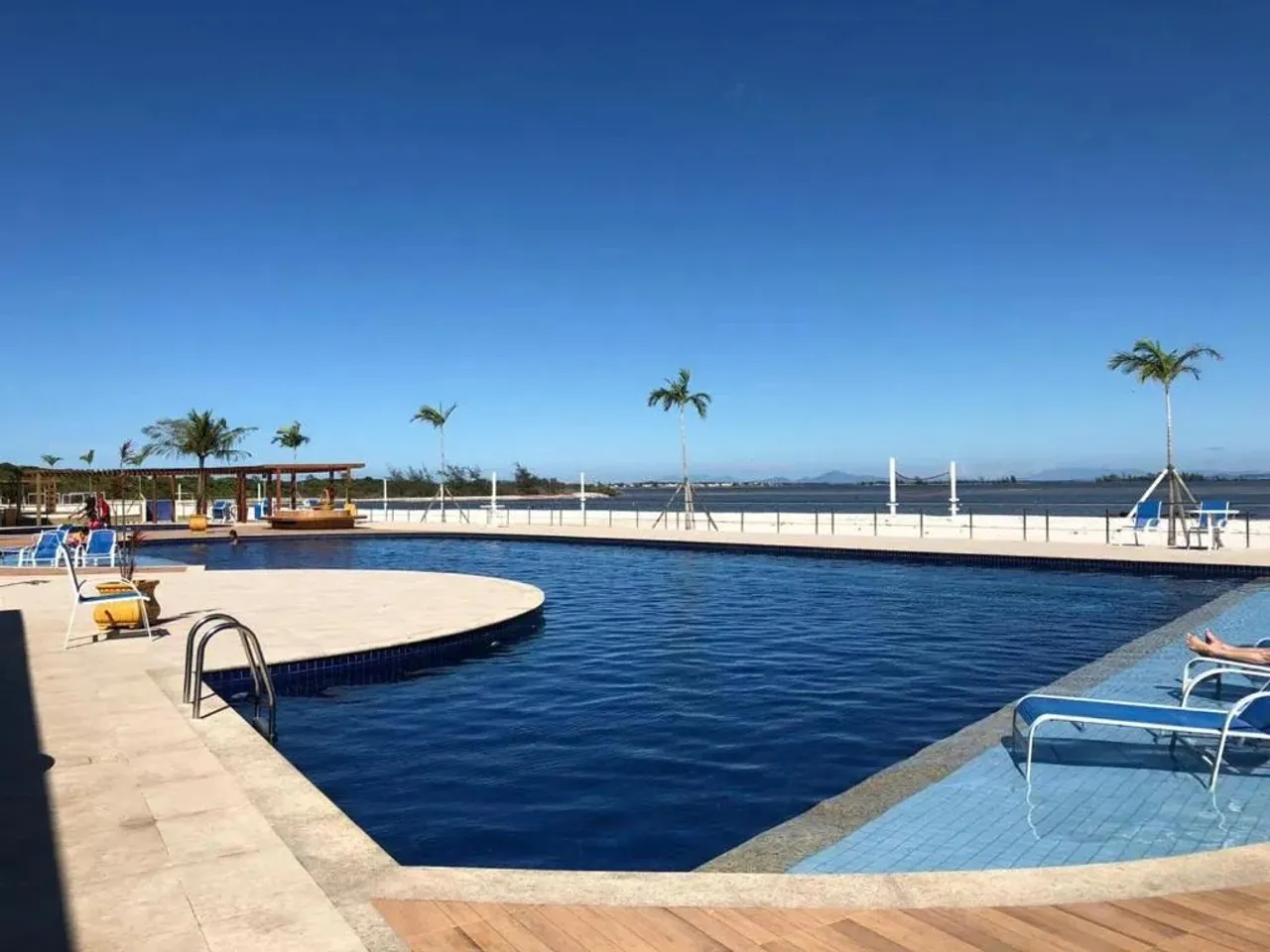 Apartamento no condomínio Golden Lake em Monte Alto - Arraial do Cabo - RJ