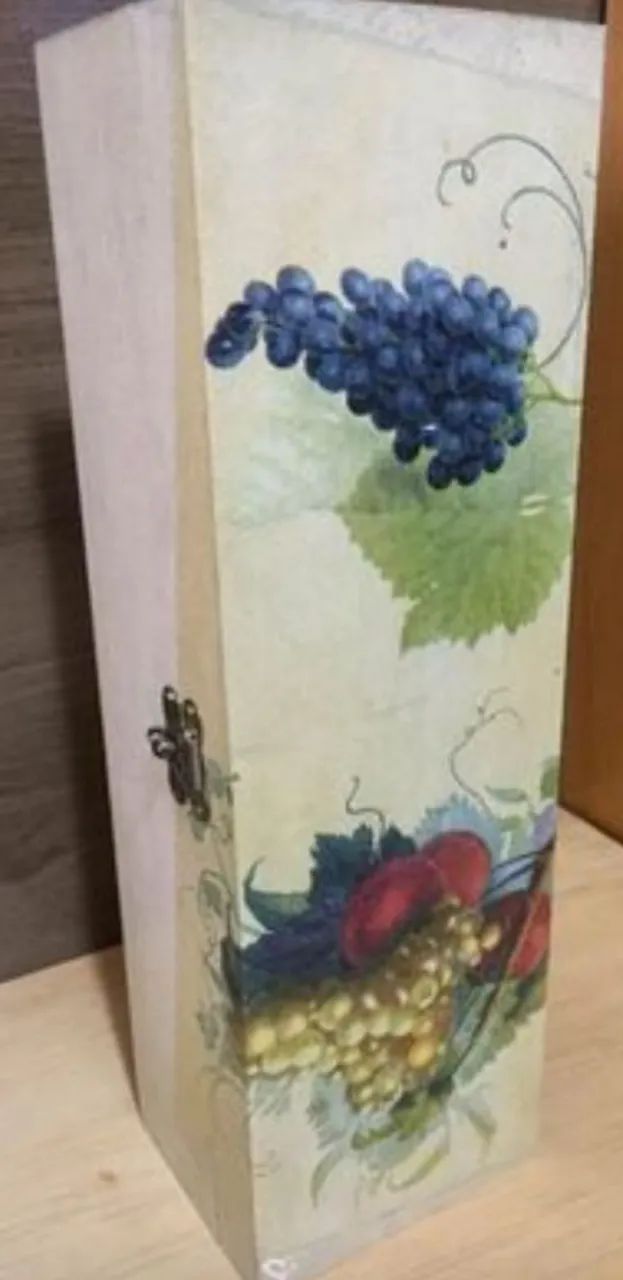 Porta Vinho em Mdf com fecho