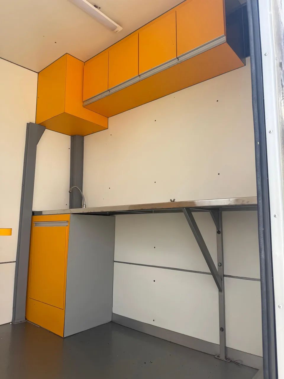 Trailer com 2 consultórios. 3,5mX2,10m