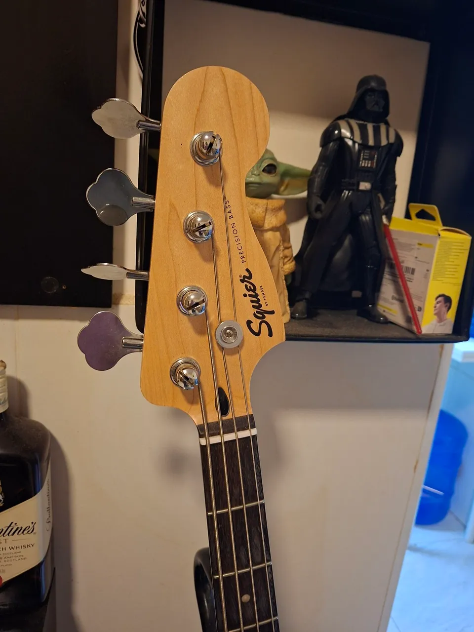 squier precision bass
