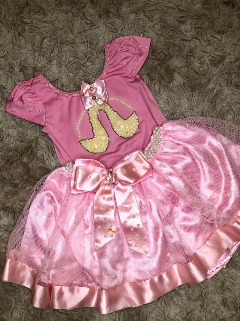 Fantasia Bailarina Rosa com Detalhes em Pérolas