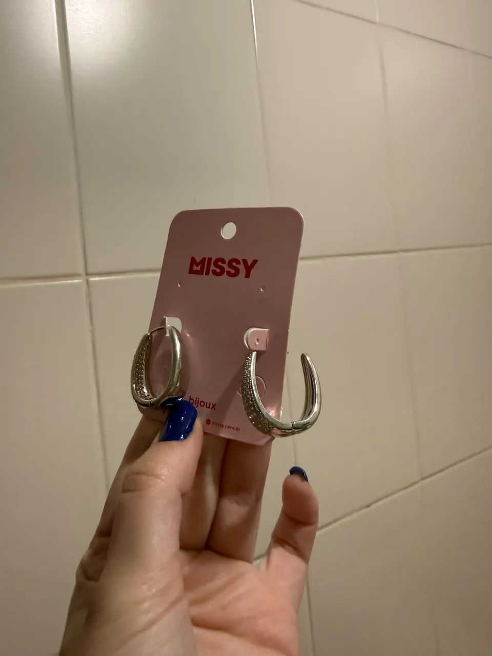 Brinco Argola com Brilho | Missy (NUNCA USADO)  - Foto 3