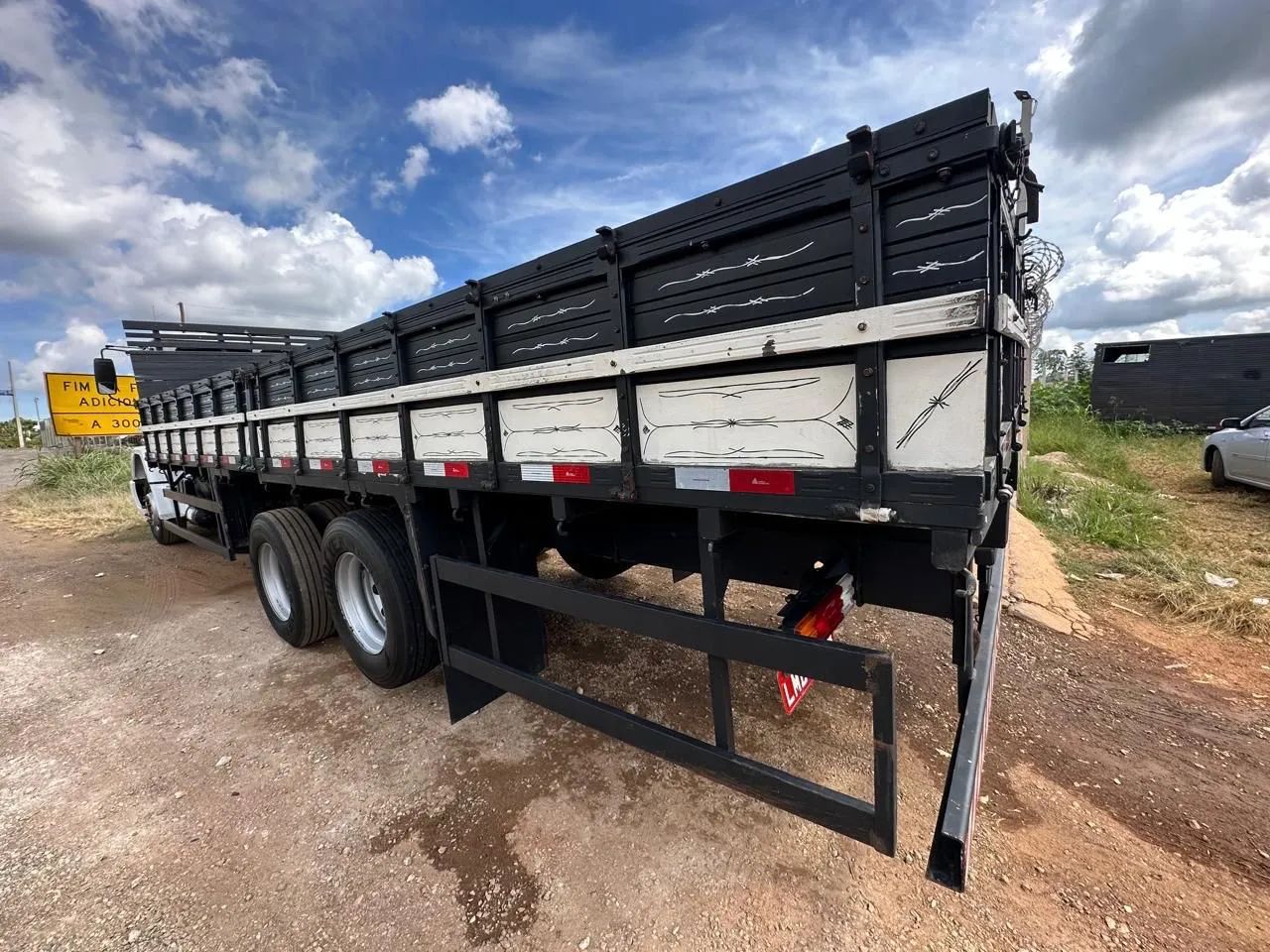 VENDE-SE CARROCERIA PRA CAMINHÃO TRUCK GRANELEIRA - Foto 10