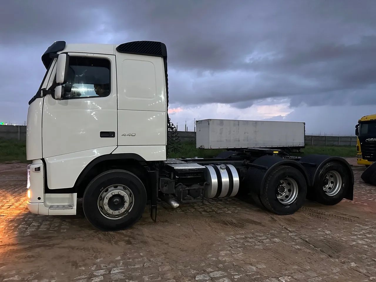 VOLVO FH 440 6x2 2010  - Foto 2