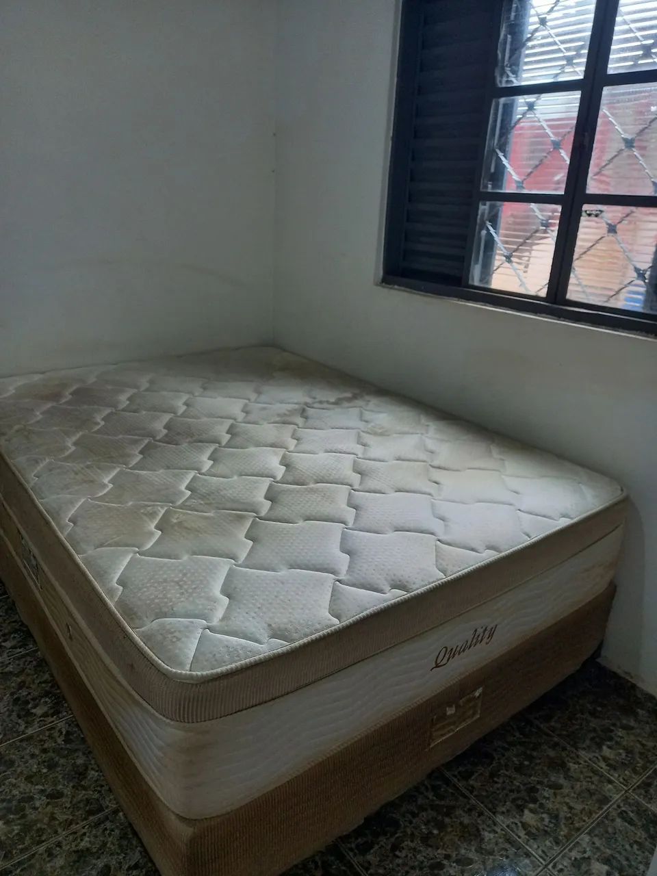 Cama Box Queen com Colchão