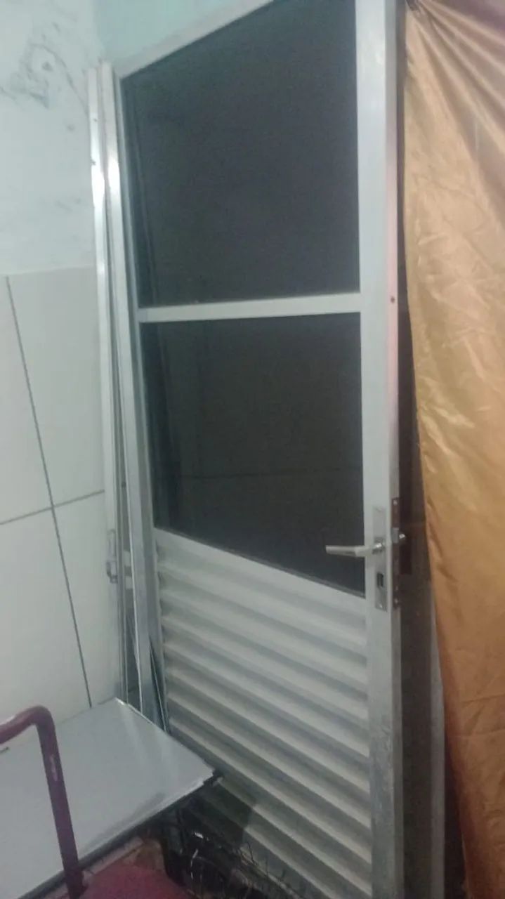 Vendo janela de alumínio 80 pôr 80 nova sem uso R$120 - Foto 2