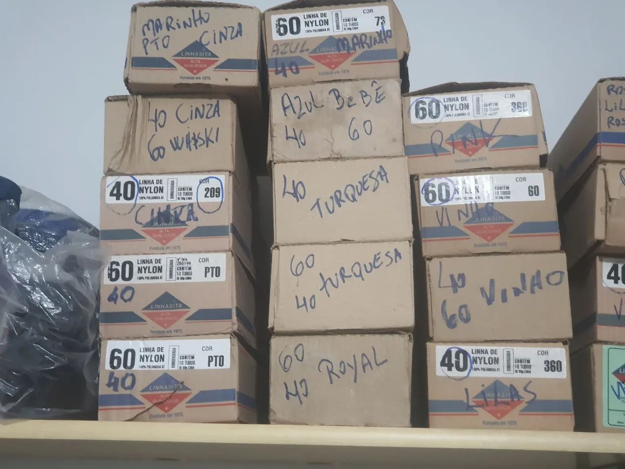 LOTE 370 CONES Linhas para costura de alta qualidade em diversas cores - Foto 3