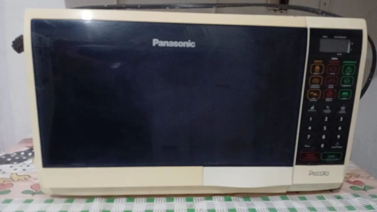 Micro-ondas Panasonic grande com as teclas sem obedecer comando