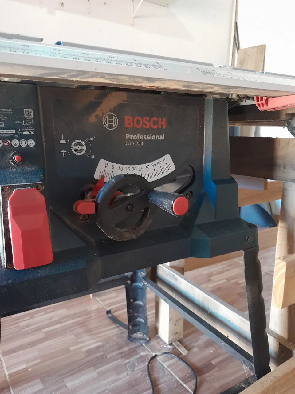 Vendo essa linda serra circula bancada da bosch carrinho adaptado