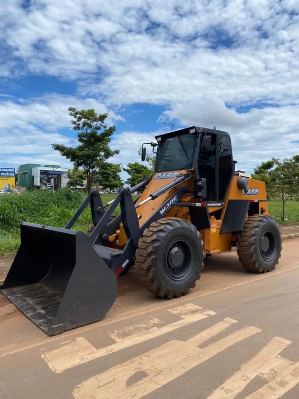 PÁ CARREGADEIRA W20E ANO 2011