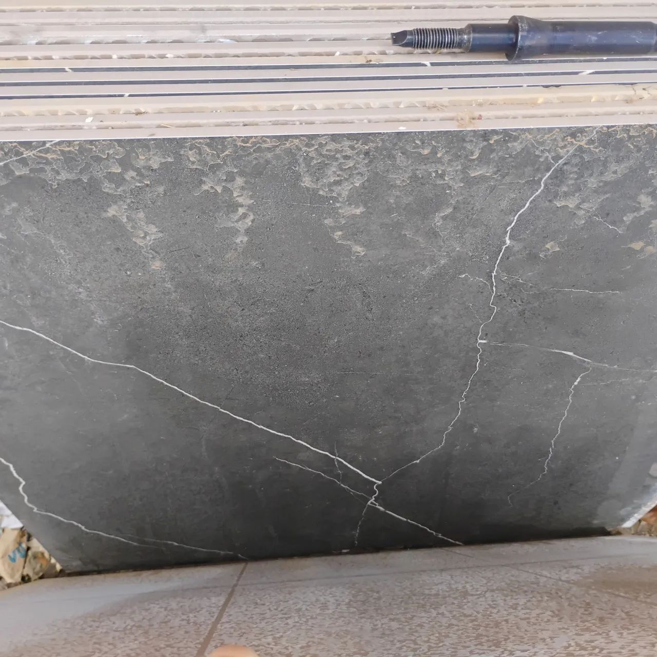 Piso porcelanato 1.20x1.20 preto 5 peças  - Foto 2