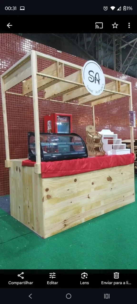 Quiosque grande para eventos, com prateleiras e madeira de pinus