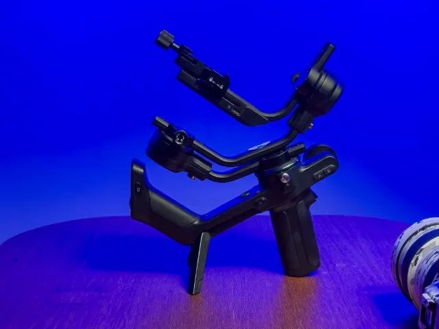 Estabilizador Gimbal Feiyutech Scorp-c Com Motor De 3 Eixos (Usado) Câmera e Smartphone - Foto 4
