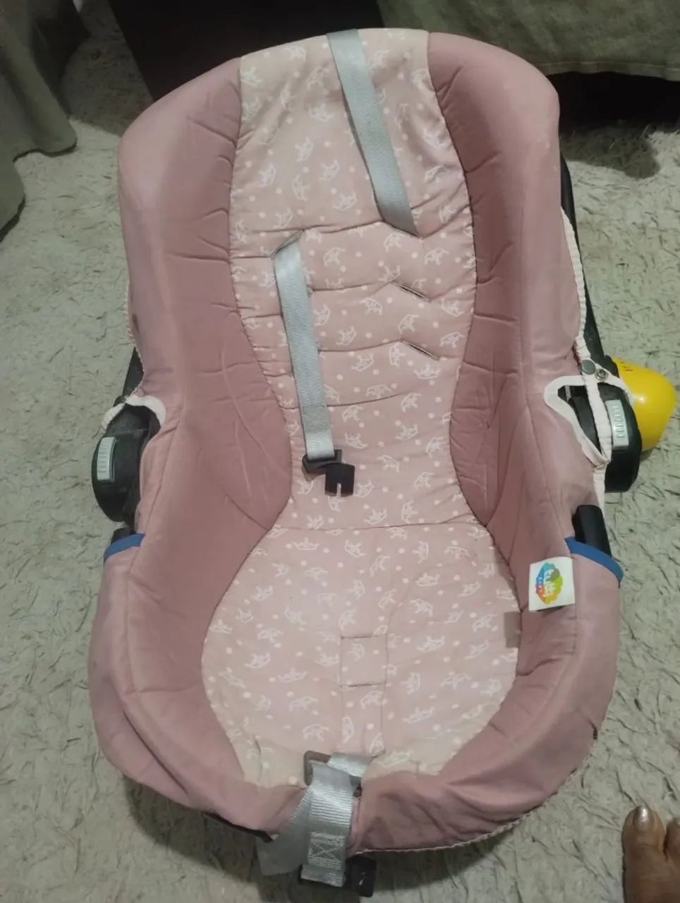 Vende-se bebê conforto, e 2 ninhos
