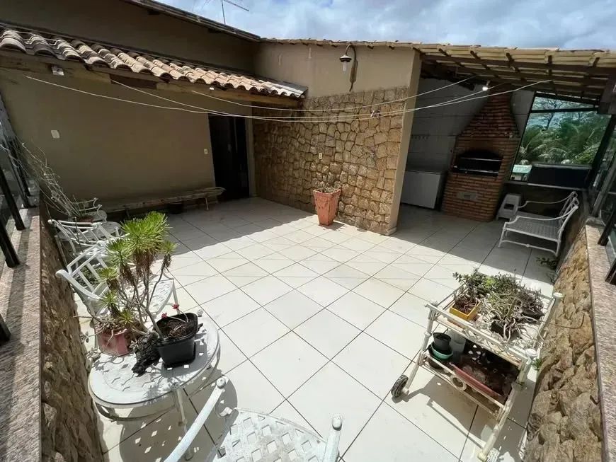 Cobertura com 3 quartos sendo 1 suíte 2 banheiros 2 vagas