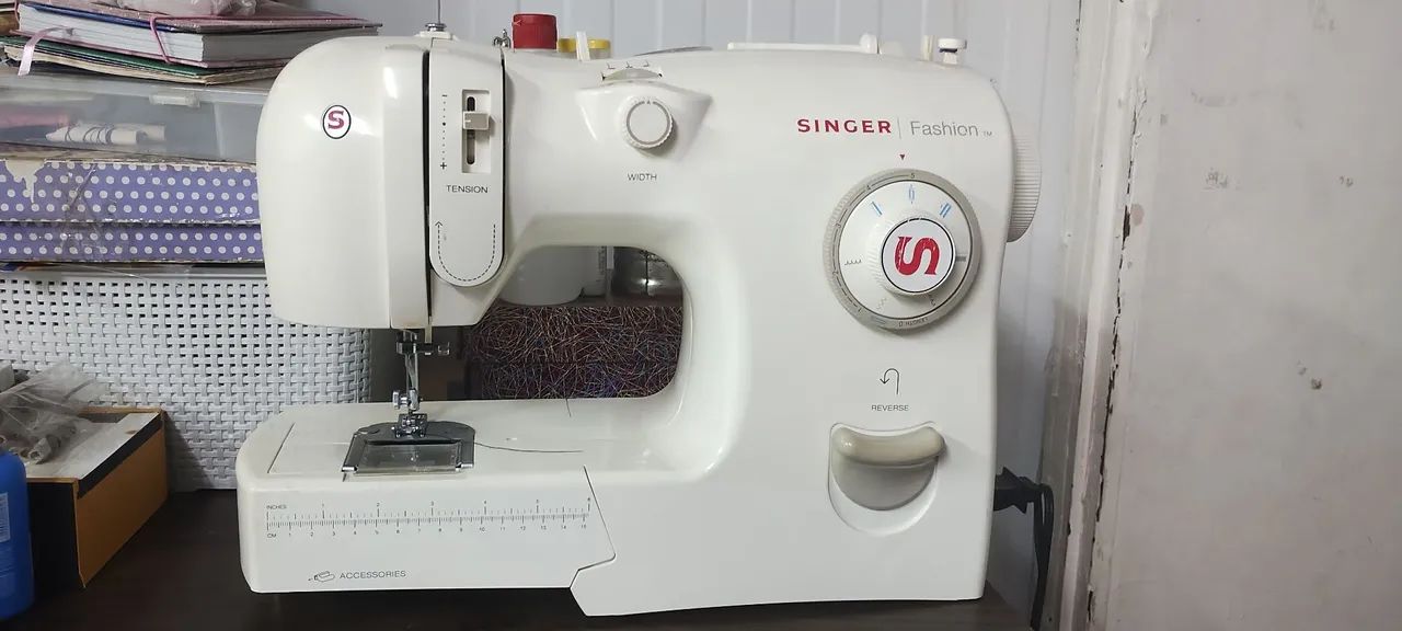 Máquina de costura singer