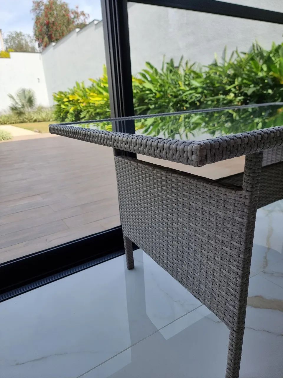 Vendo mesa com tampo de vidro - Foto 2