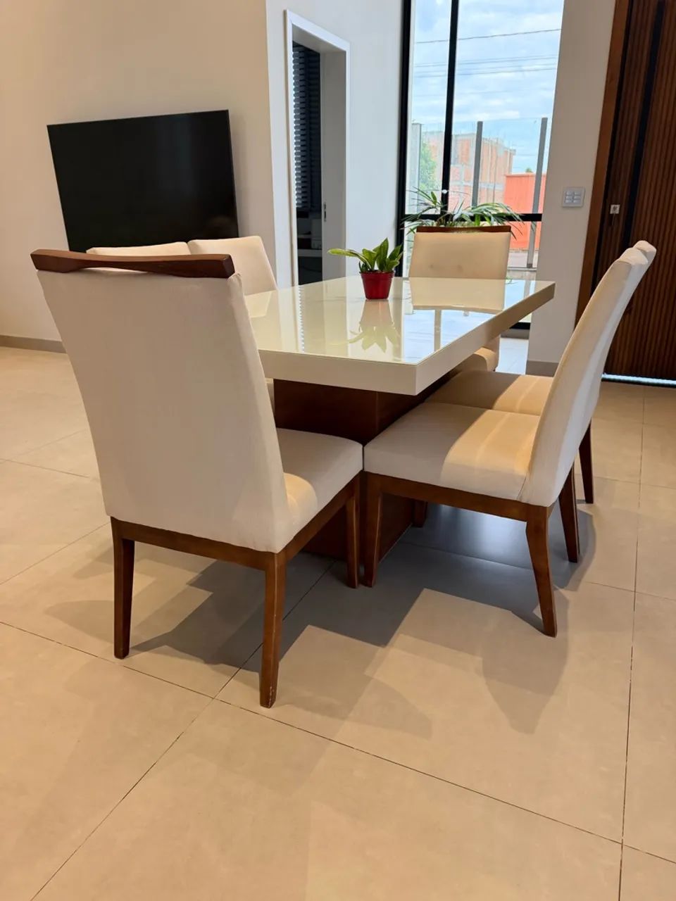 Mesa de jantar com 6 cadeiras