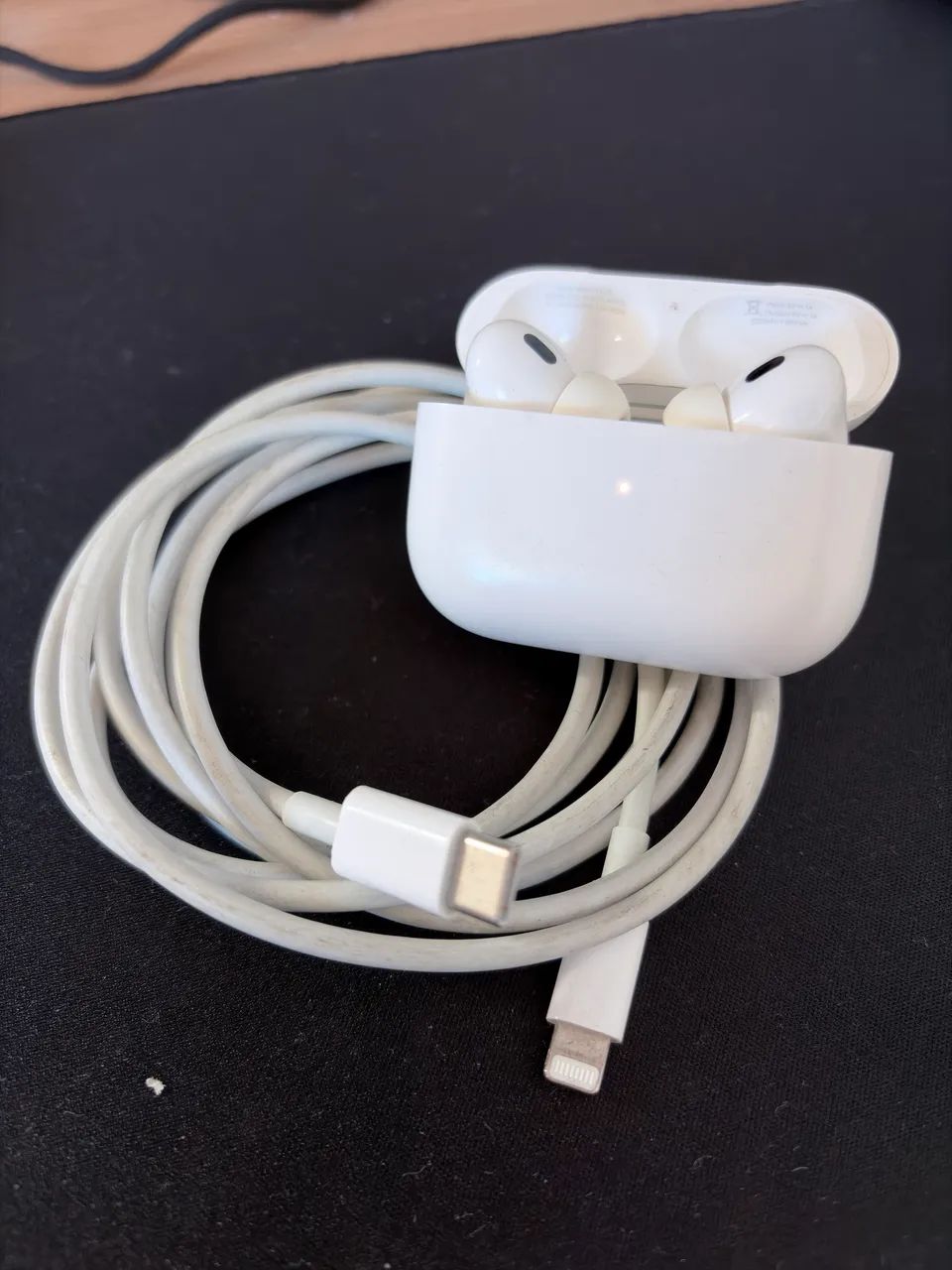 Apple Airpods Pro 2 (com cabo longo original de 2 metros Apple usb-c para lightning)